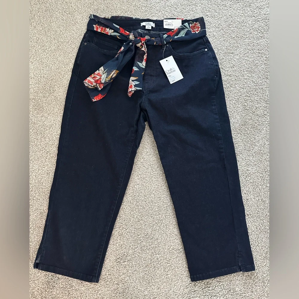 Croft & Barrow Capri Jeans Size 8 Dark Rinse Mid-Rise Stretch NWT - Picture 1 of 9
